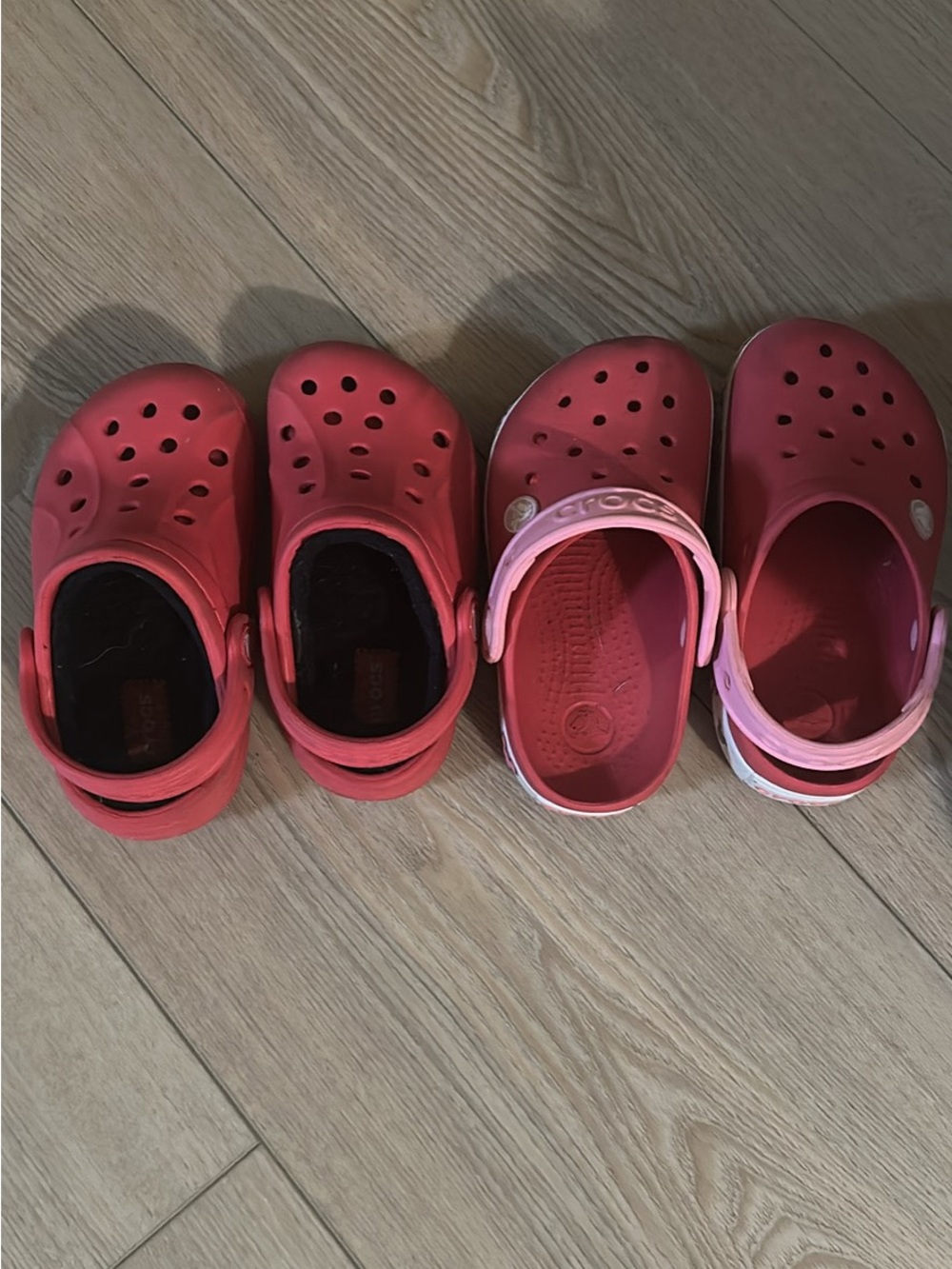 CROCS Kids Classic Clogs in Coral Pink